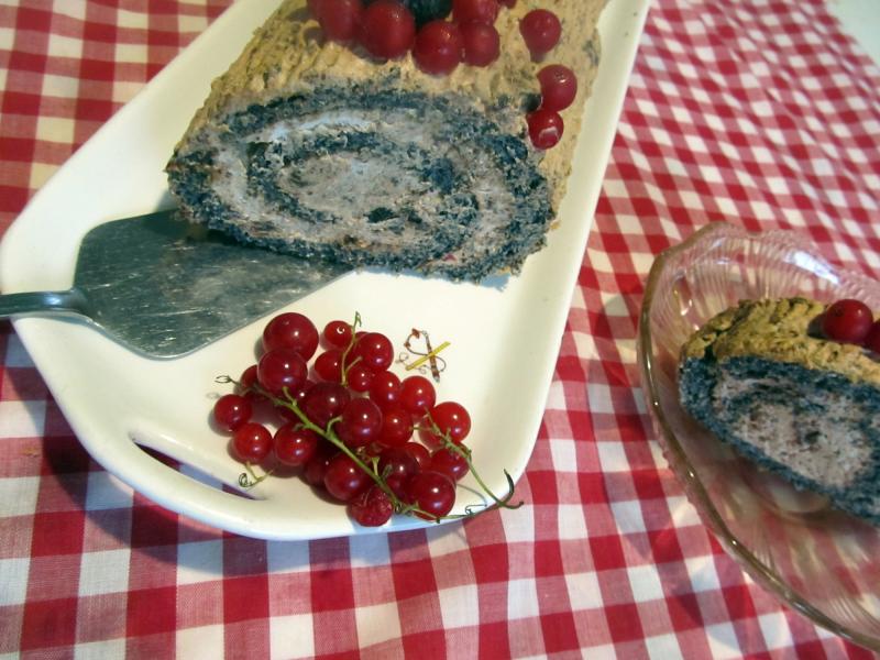 Aszalt-szilvás mascarpone tekercs Aszalt-szilvás mascarpone tekercs