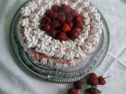 Epres mascarpone torta sütés nélkül